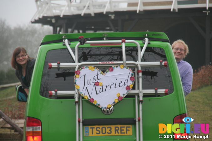 IMG_7320 Marijn and Jenni leaning out van with Just Married sign